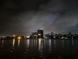 Nght-View-of-a-city-from-the-lake